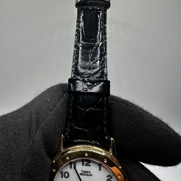 Men’s TIMEX Indiglo 32mm Gold Tone Watch. - Picture 4 of 6